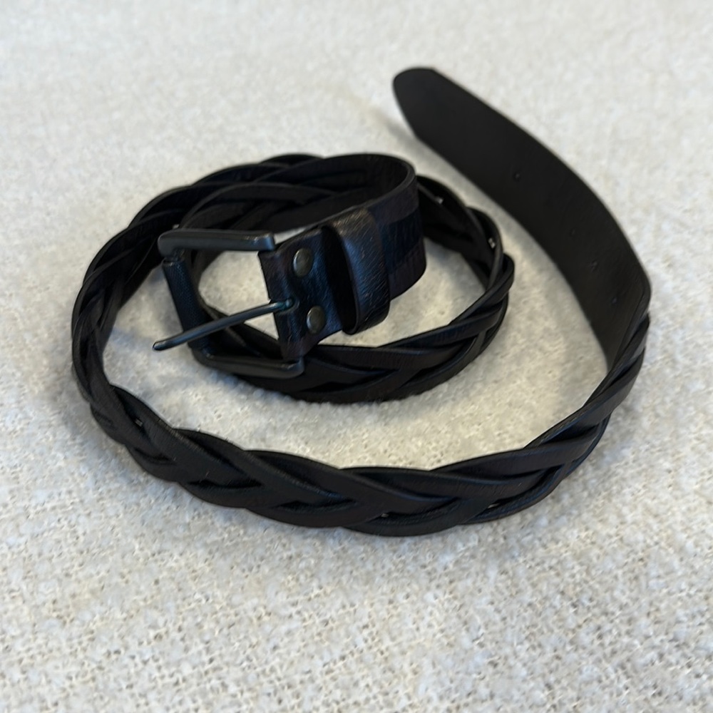 Old Navy Men’s leather belt size 40